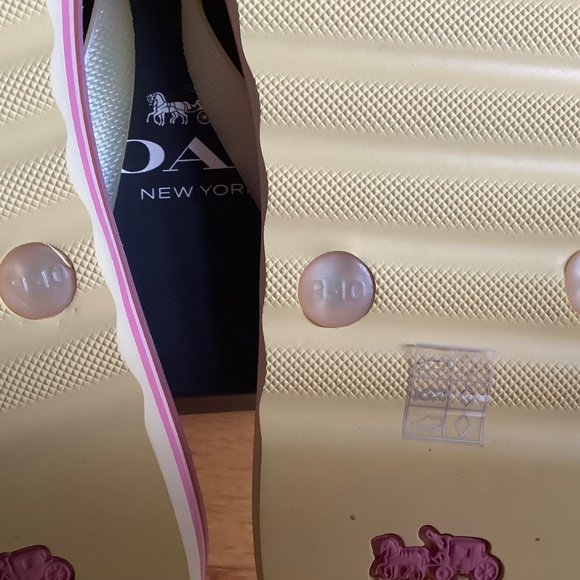 Coach X Disney Tay Flip Flop With Minnie Mouse SZ 9/10 NWOT - Picture 9 of 11